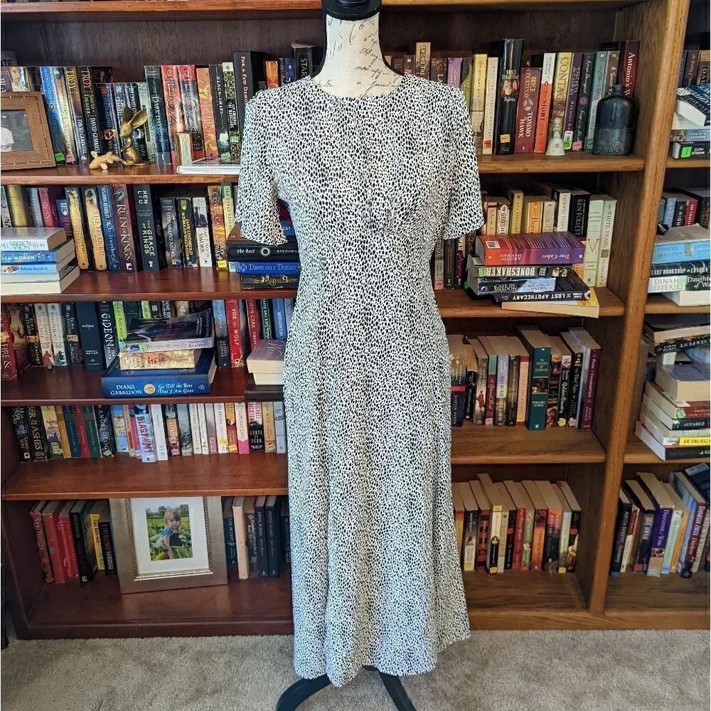 MISGUIDED black and white flutter sleeve midi dress pleated under bust nwt sz 6